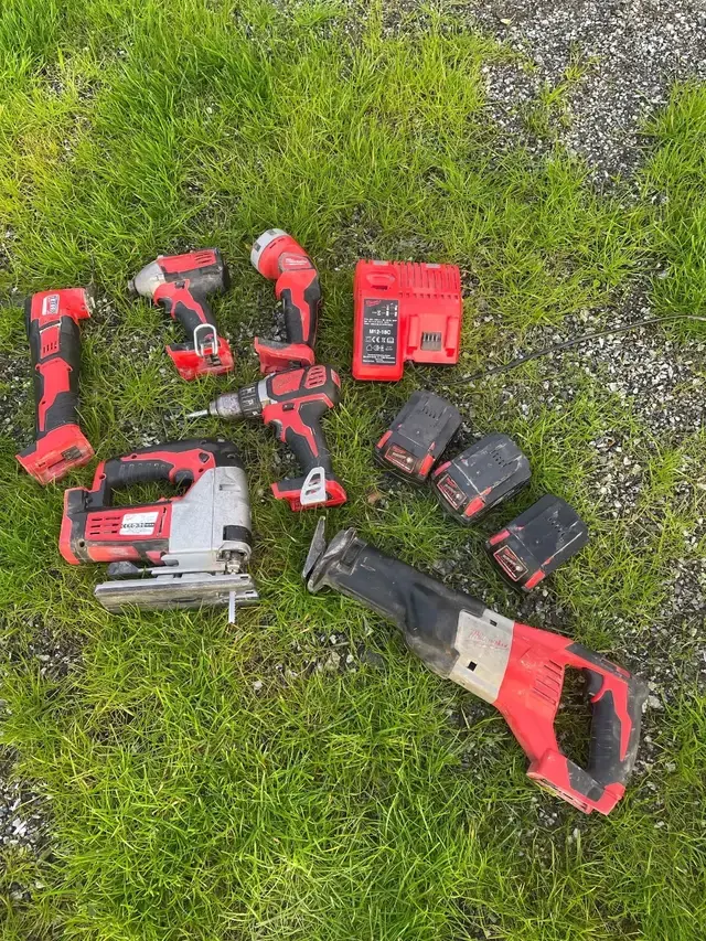 Milwaukee M18 verktøypakke – drill, sager, multiverktøy + 3 batterier, bilde 1 av 1